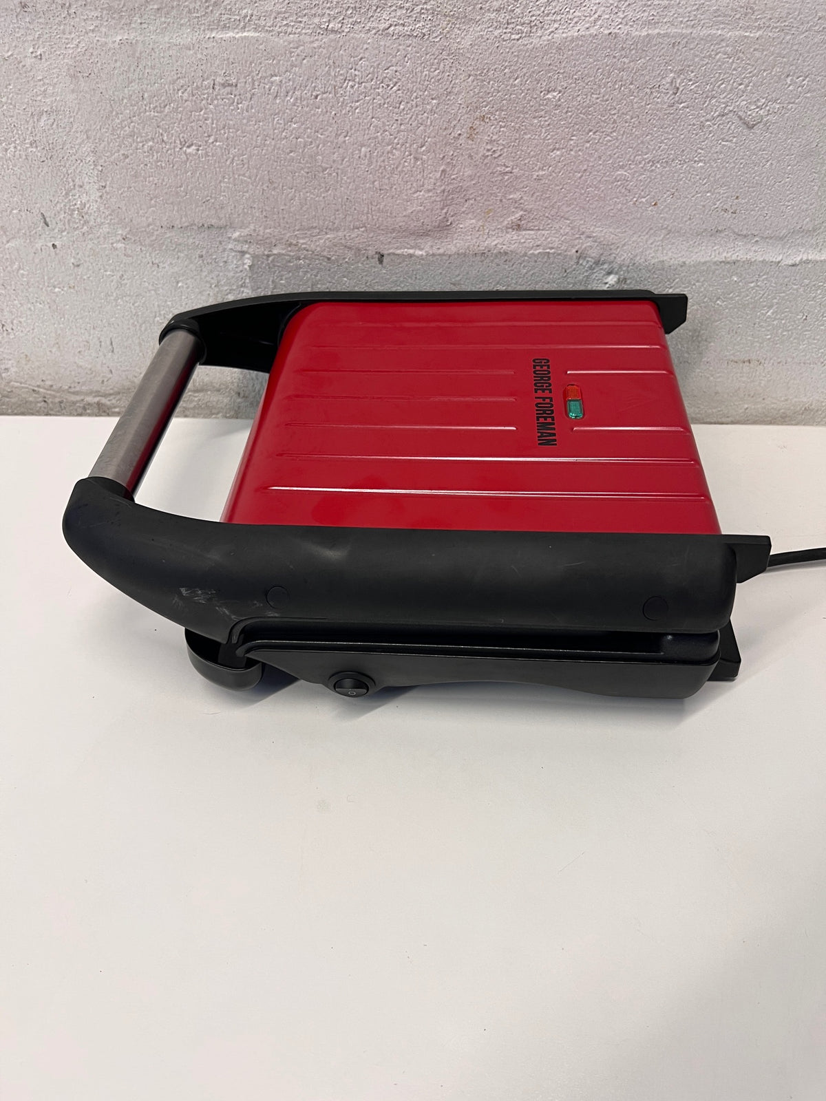 Red George Foreman Countertop Grill – condition detail
