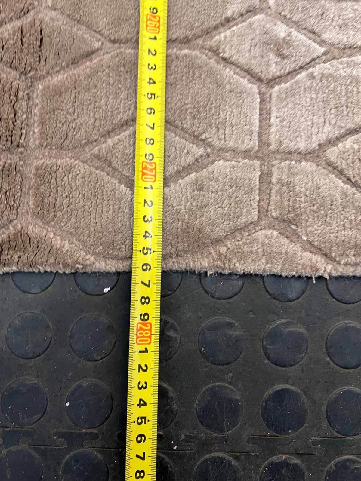 Gonsenhauser Brown Geometric Pattern Area Rug – depth measurement