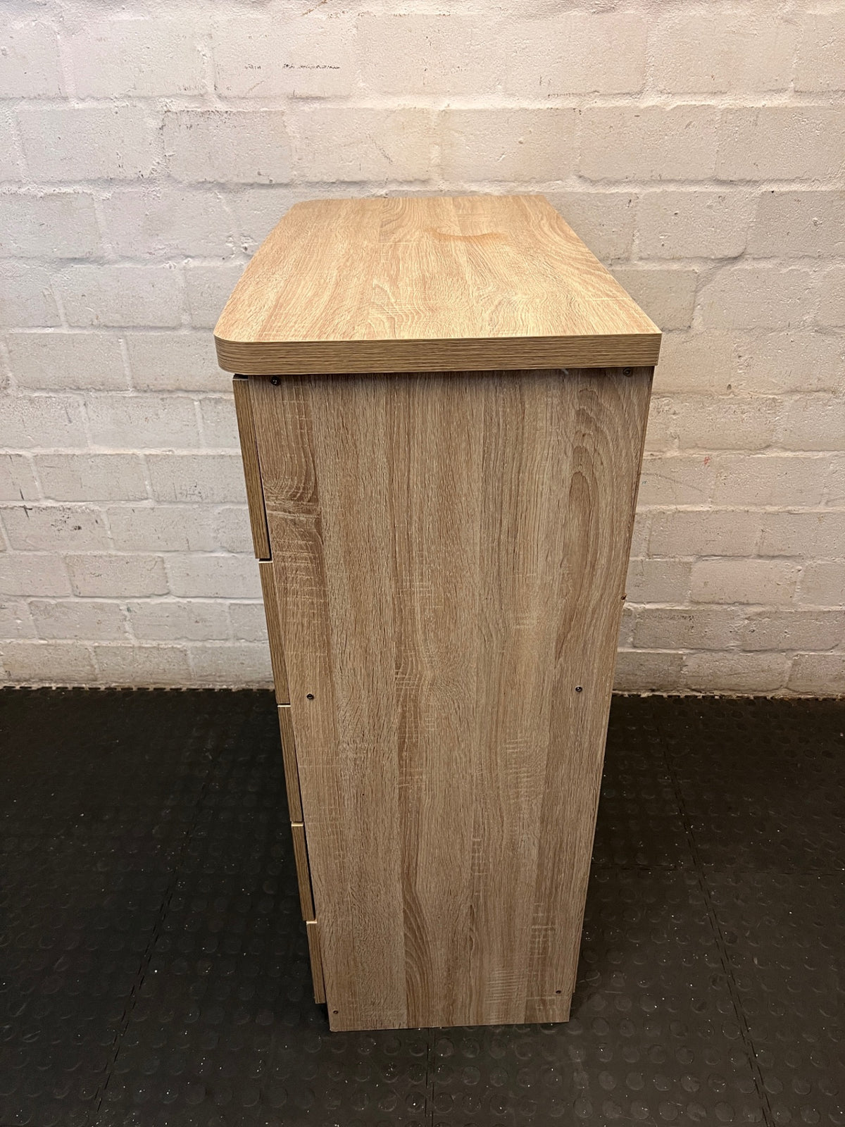 Light Oak-Style 5-Drawer Chest with Lock – condition detail