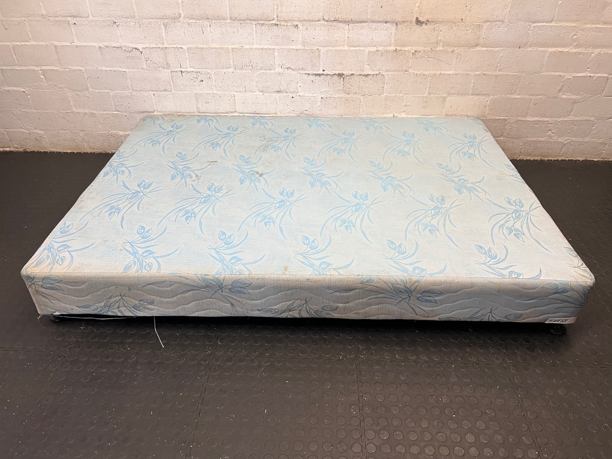 Patterned Double Bed Base – back view