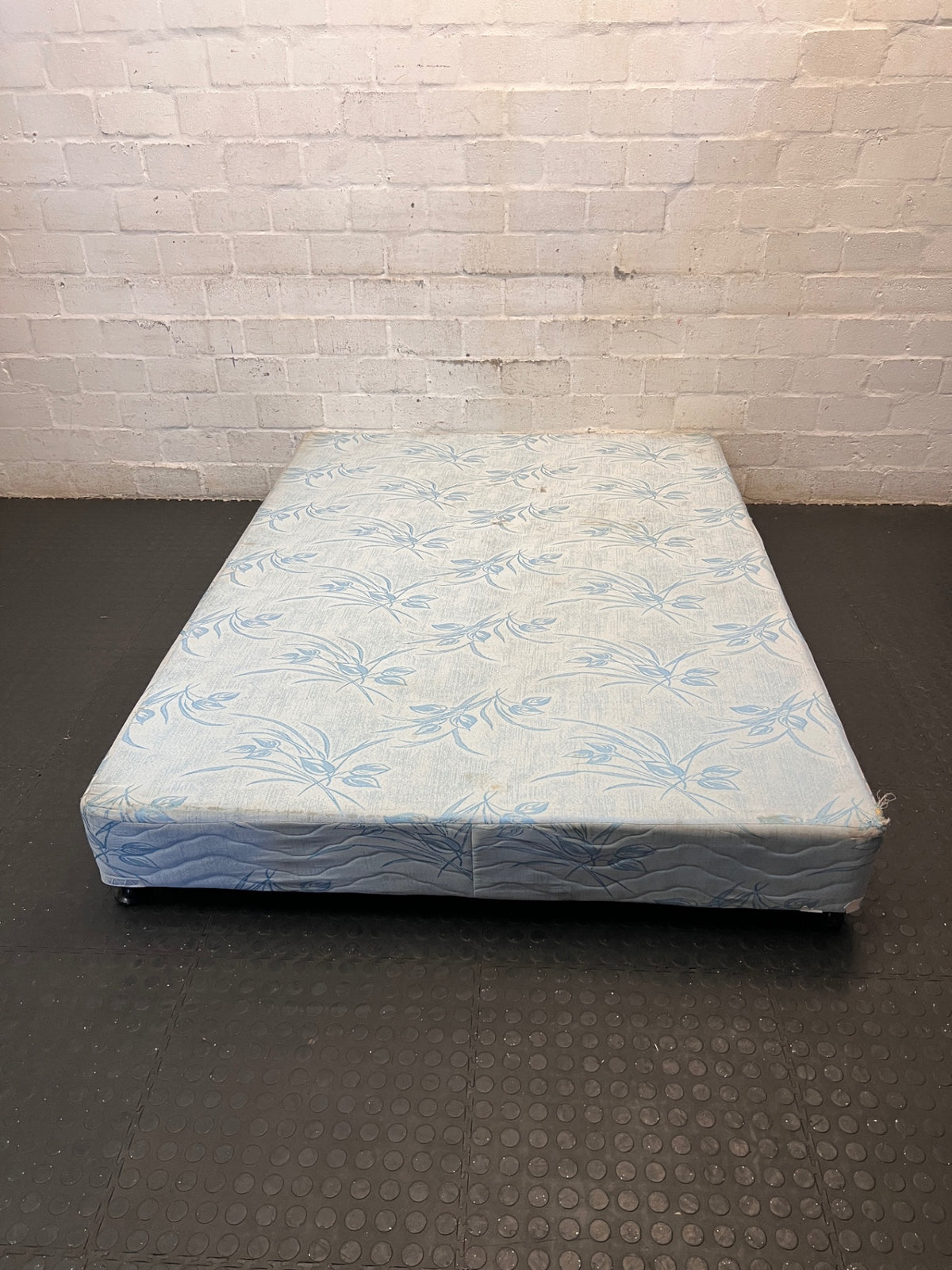 Patterned Double Bed Base – top view