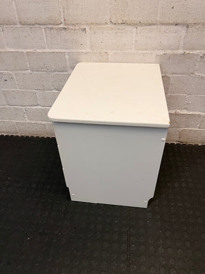 White 3-Drawer Storage Pedestal – condition detail