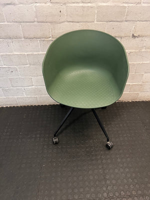 Modern Green Moulded Office Chair with Castors – main front view