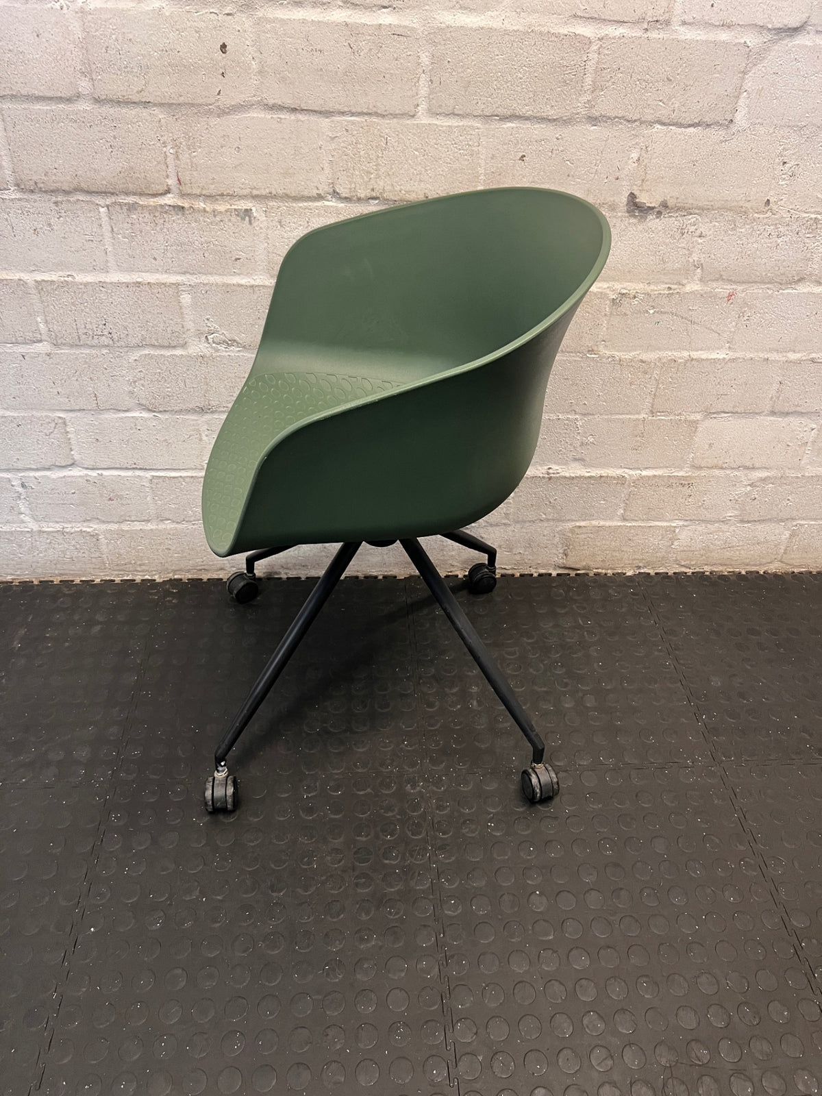 Modern Green Moulded Office Chair with Castors – side view