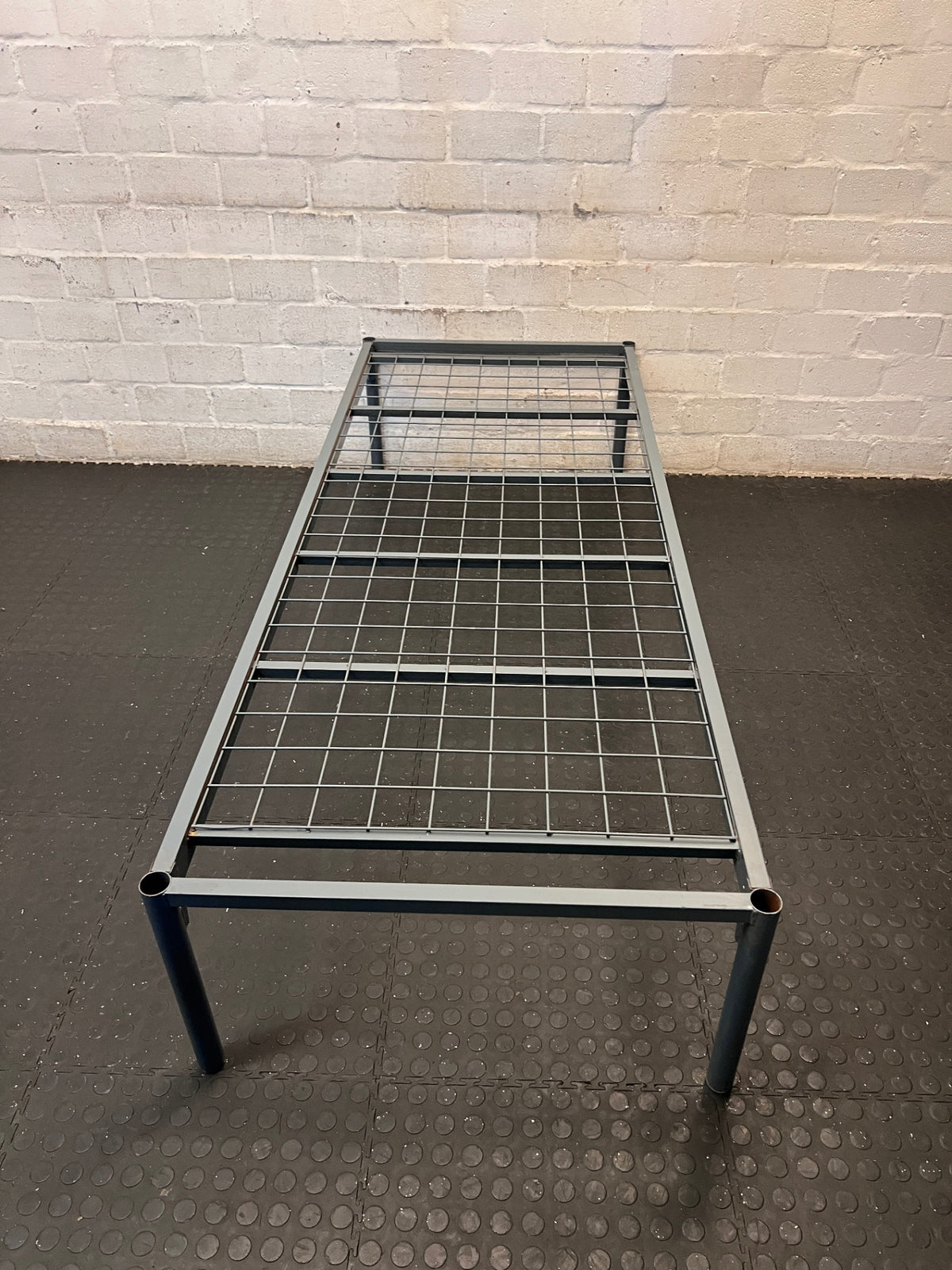 Sky Distribution Grey Metal Single Bed Frame – condition detail