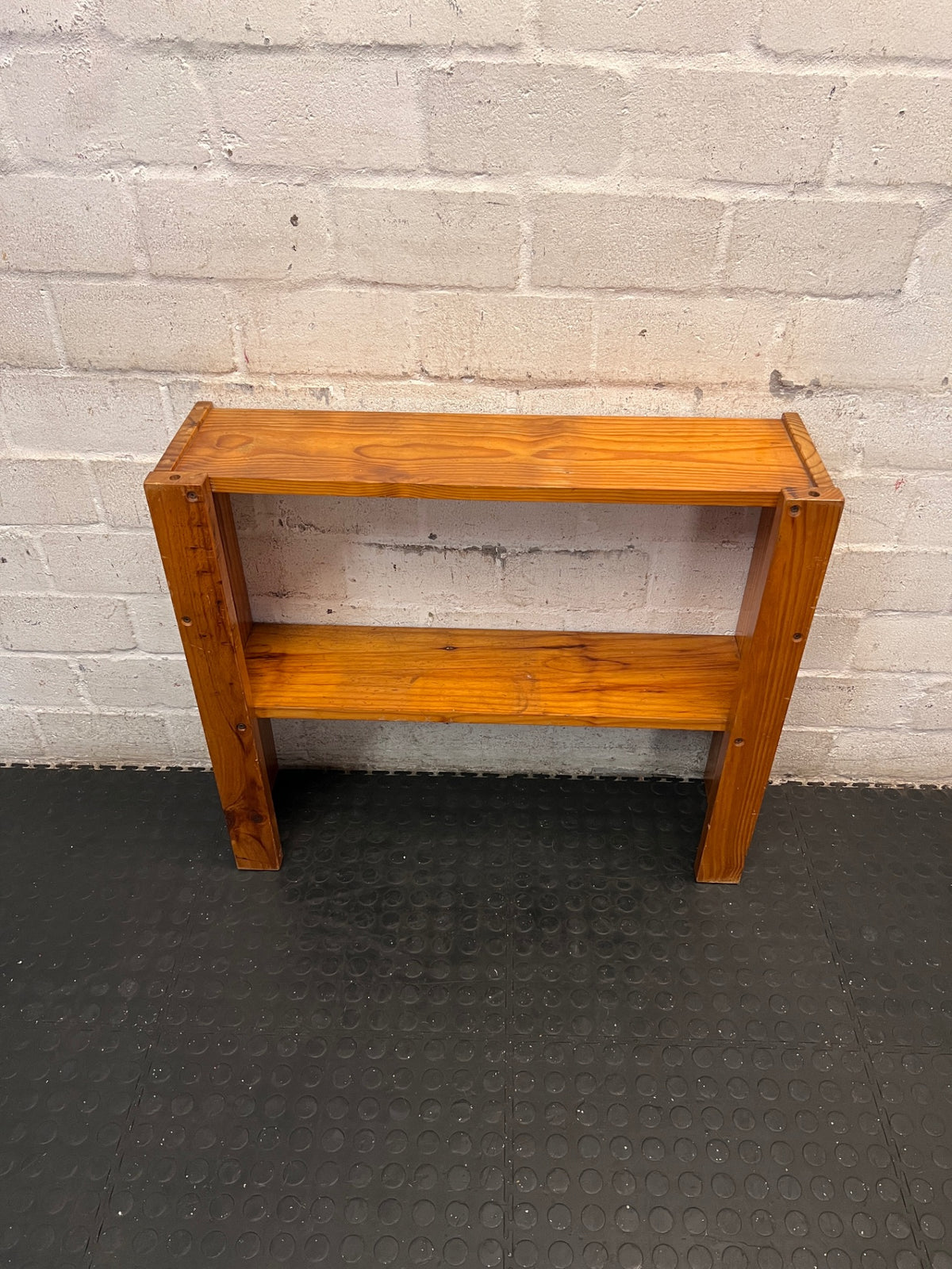 Compact Warm Oak Toned Timber Bookshelf – condition detail