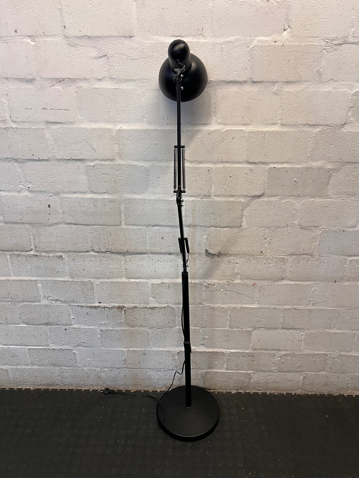 Adjustable Black Metal Floor Standing Lamp – condition detail