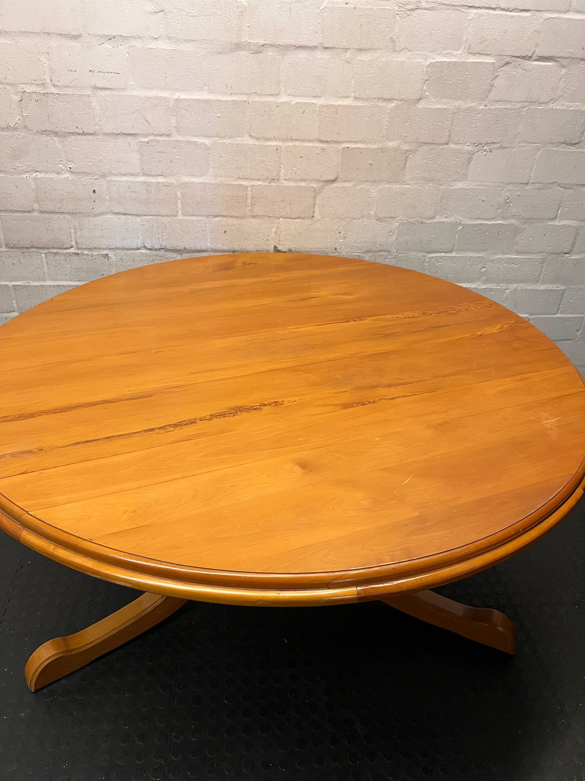 Round Yellow Wood Pedestal Dining Table – condition detail