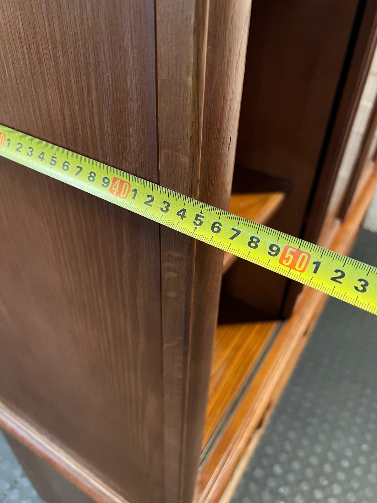Classic Oak Veneer Wall Unit with Display Shelving – width measurement