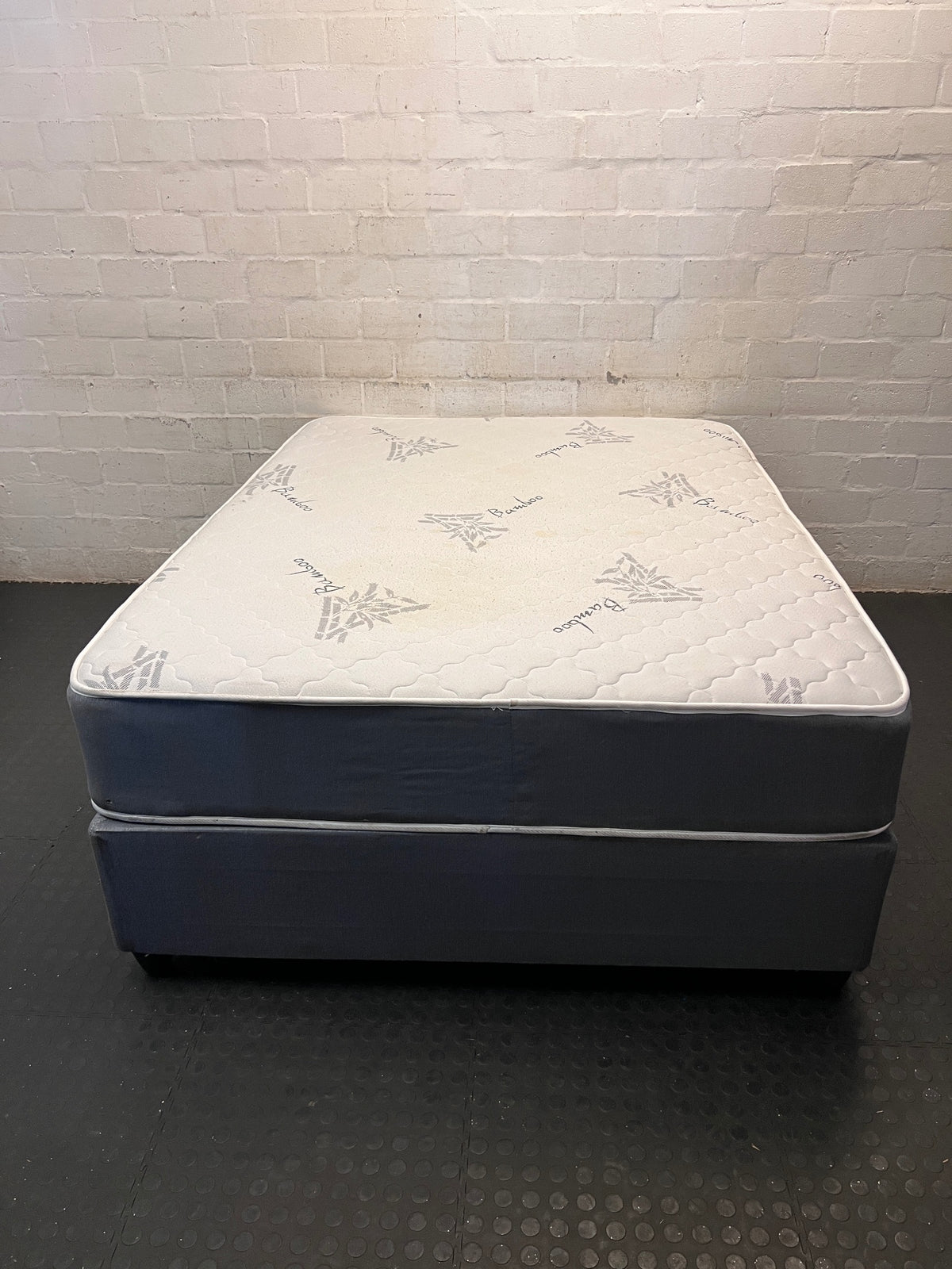 PBS Symphony Double Base Set in Grey and White – condition detail