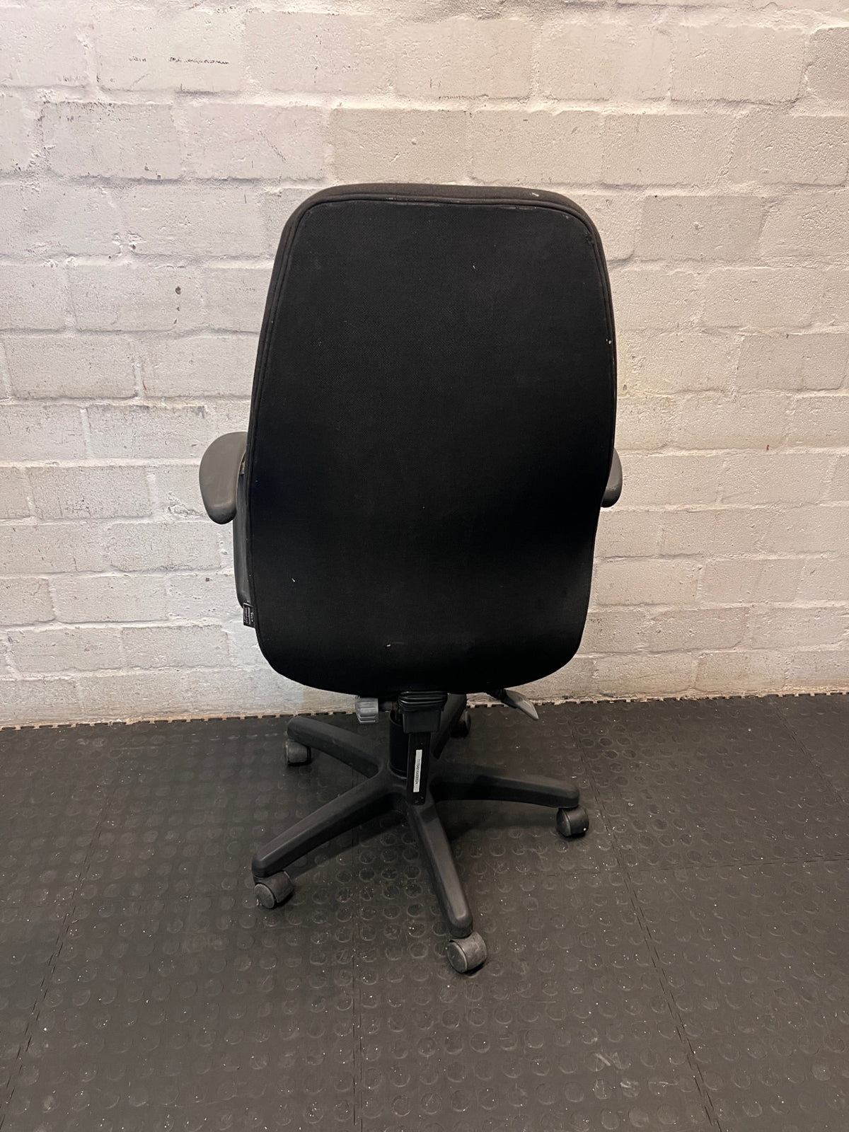 Black Fabric High-Back Office Swivel Chair – condition detail