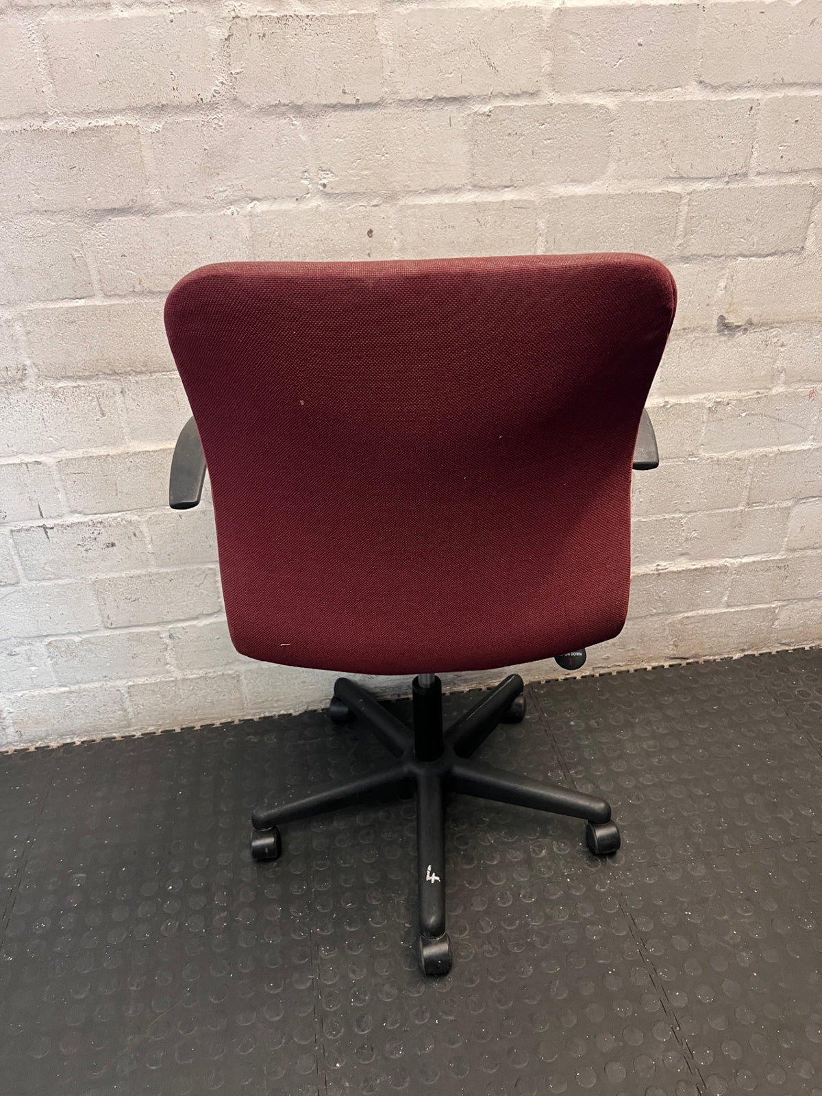 Burgundy Fabric Mid-Back Office Swivel Chair – condition detail