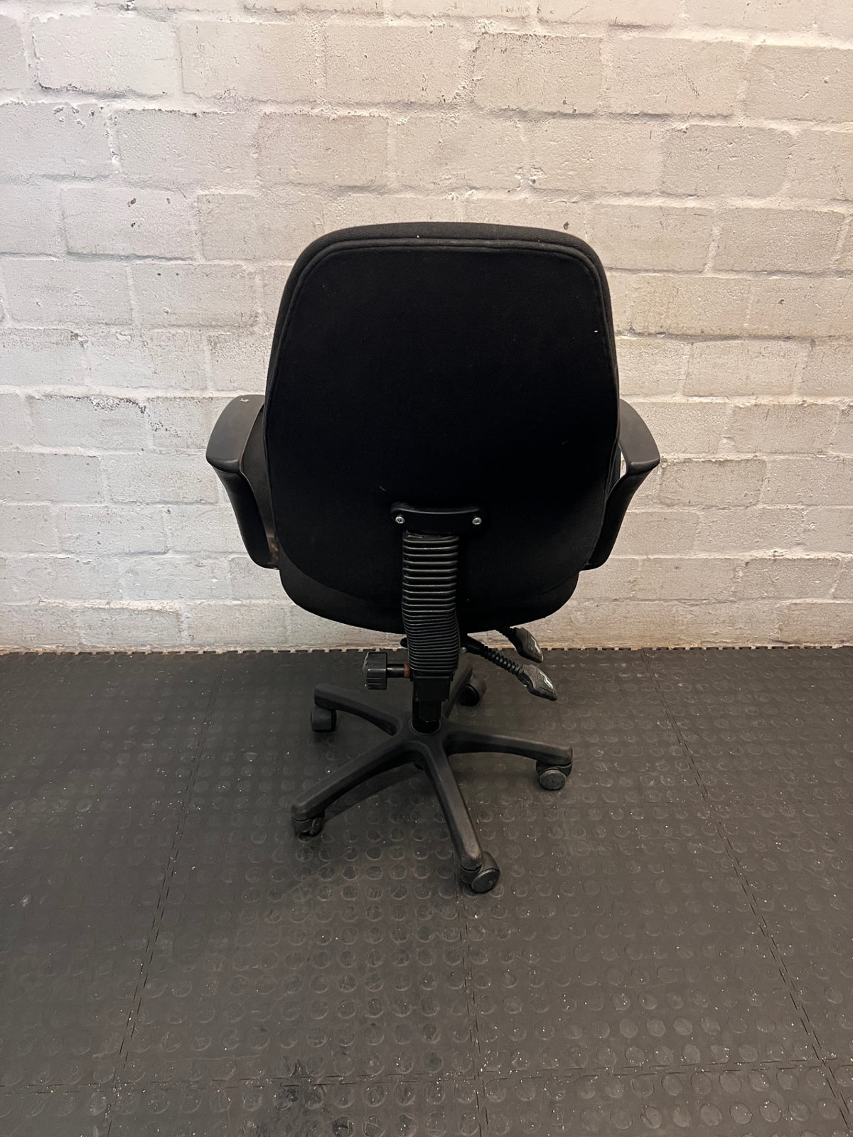 High-Back Black Fabric Office Chair with Armrests – condition detail