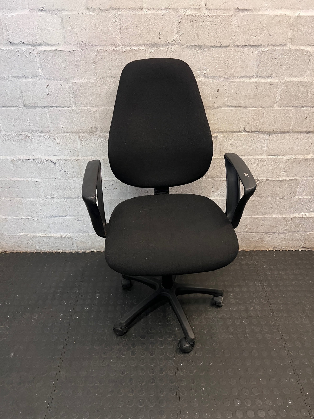 High-Back Black Fabric Office Chair with Armrests – main front view