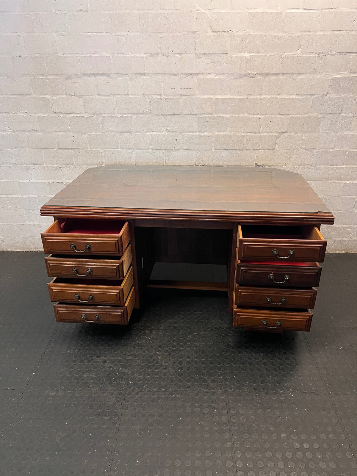 Solid Wood Executive Desk with Glass Top and 8 Drawers – condition detail