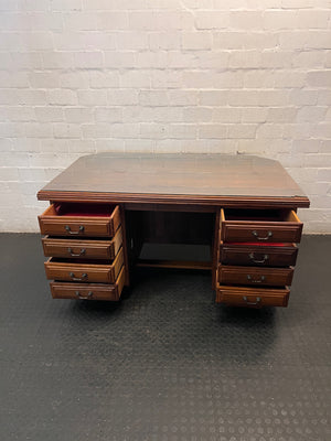 Solid Wood Executive Desk with Glass Top and 8 Drawers – condition detail