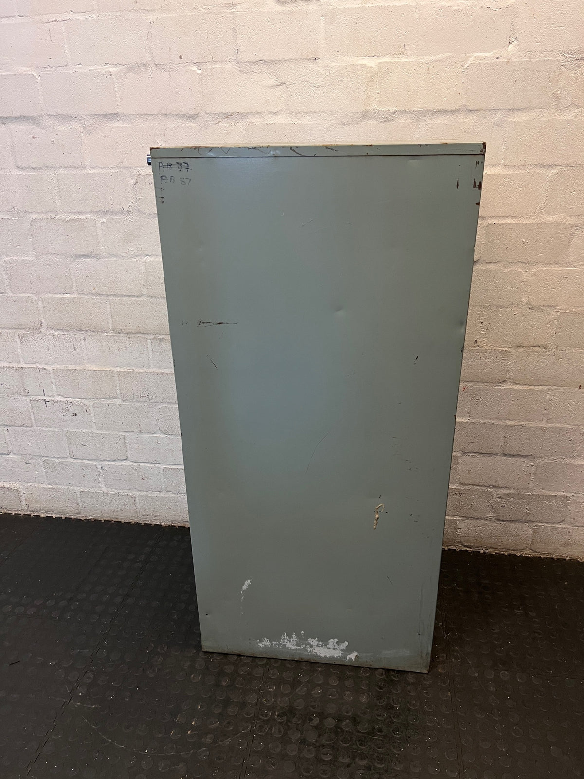 Classic 4-Drawer Metal Filing Cabinet – condition detail