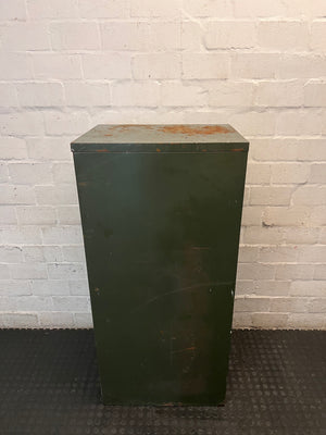 Four Drawer Metal Filing Cabinet in Olive Green – condition detail