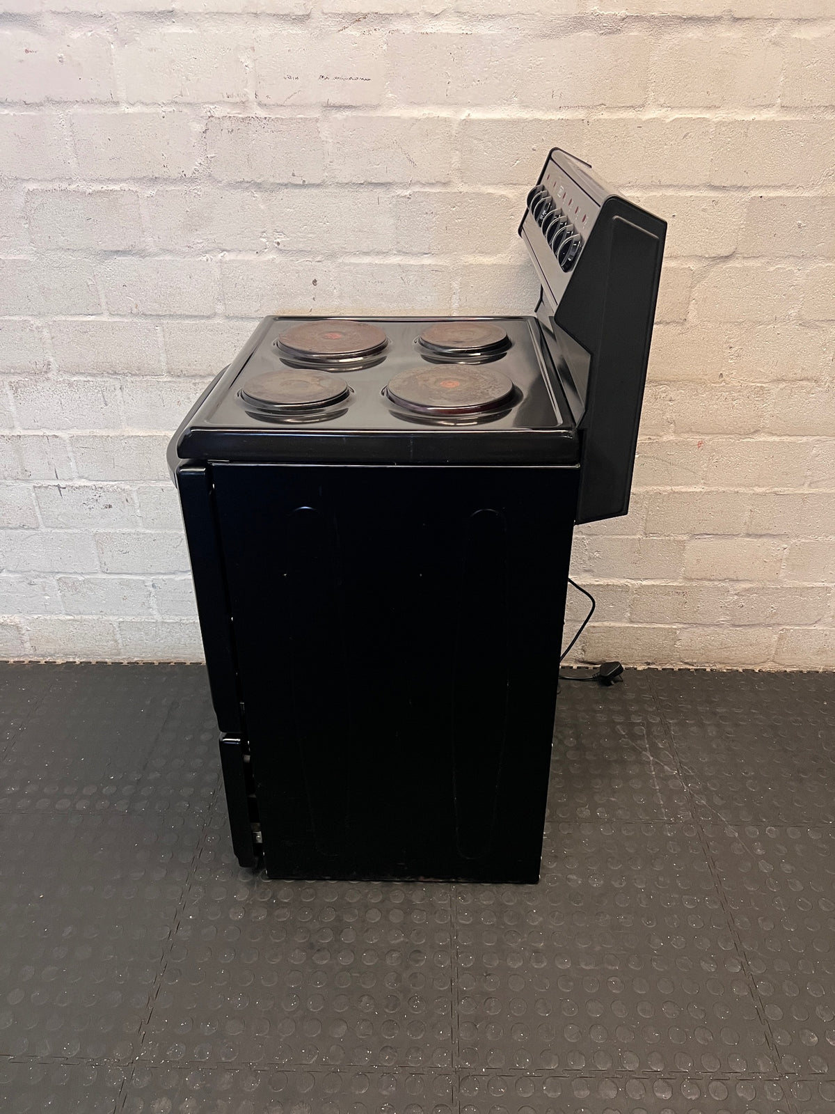 Defy Kitchenaire 621 4-Plate Electric Stove in Black — Good Working Order – condition detail