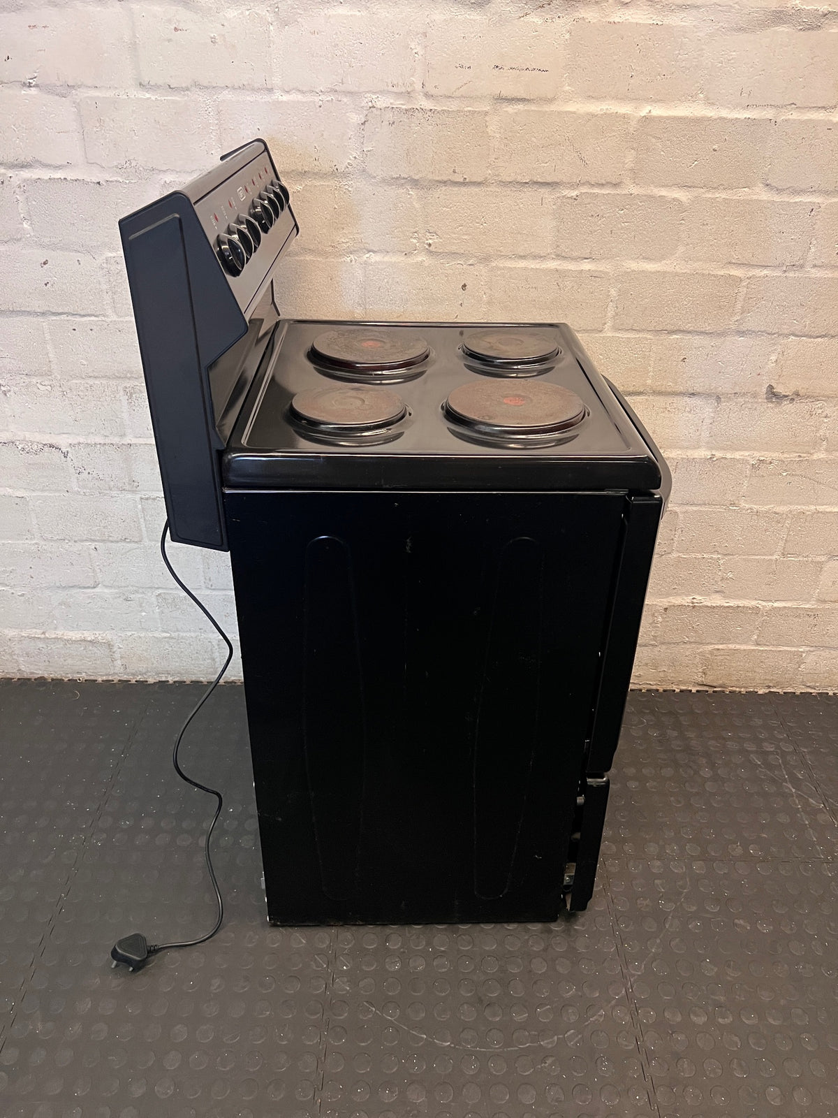 Defy Kitchenaire 621 4-Plate Electric Stove in Black — Good Working Order – top view
