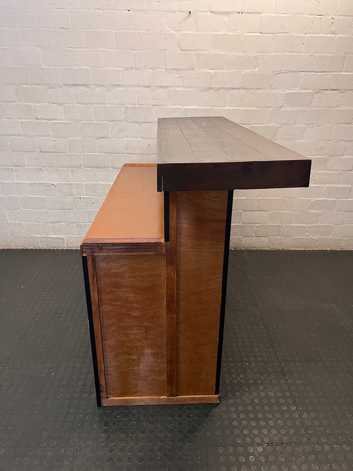 Rustic Wooden Bar Counter with Dark Stained Top – condition detail