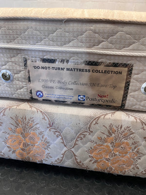 Double Base Set with Patterned Base – condition detail