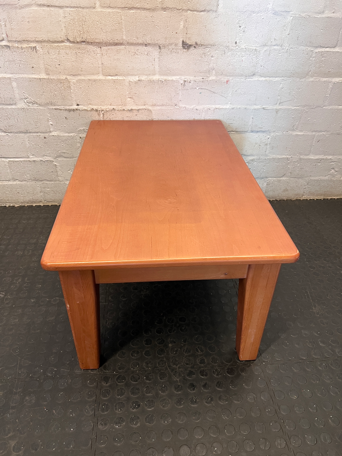 Classic Honey-Toned Wooden Coffee Table - 2ndhandwarehouse.com