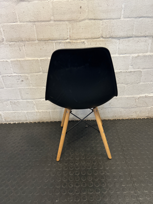 Sleek Black Mid-Century Modern Dining Chairs with Wooden Legs - 2ndhandwarehouse.com