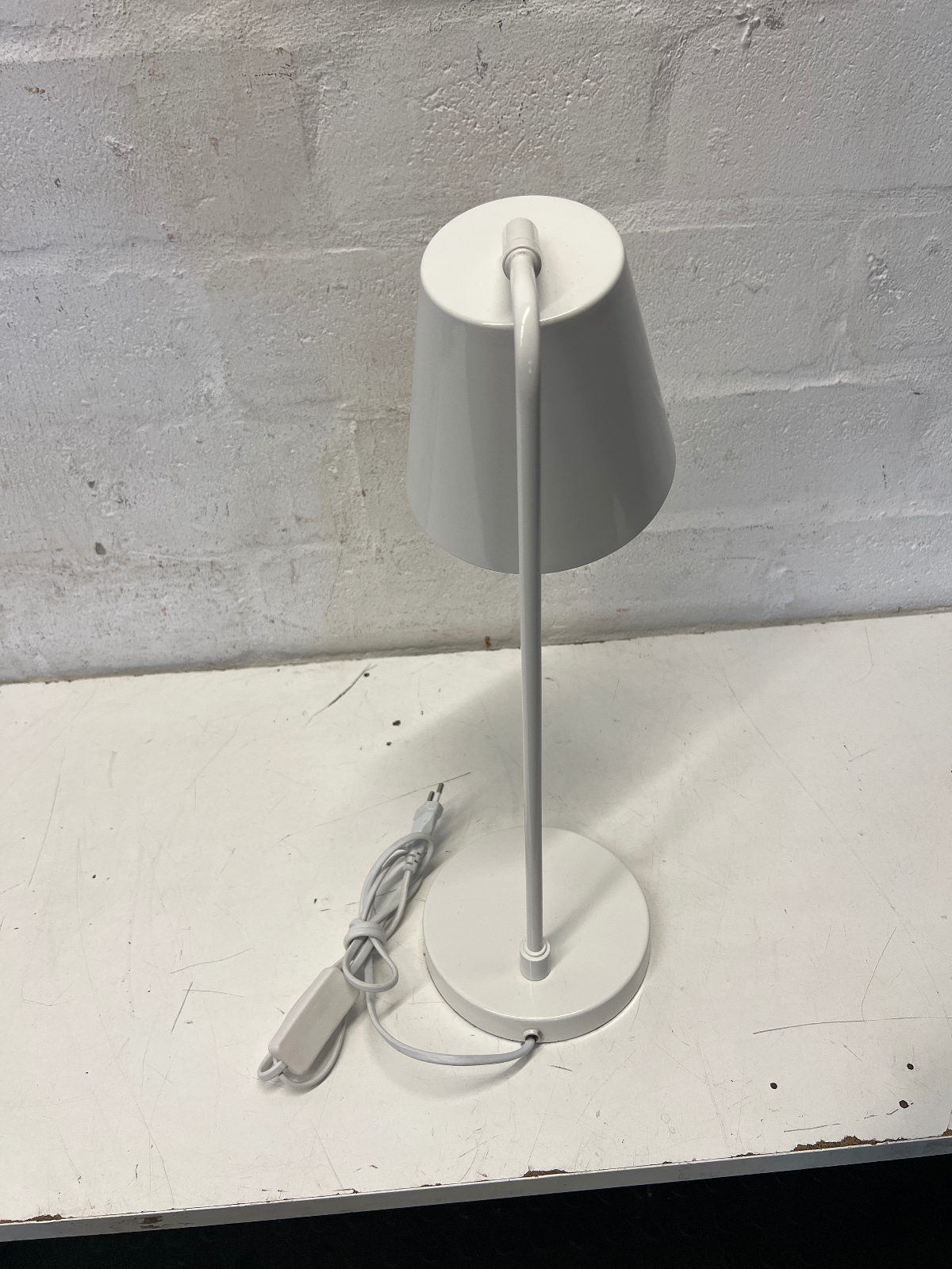 Pair of Minimalist White Metal Desk Lamps - 2ndhandwarehouse.com
