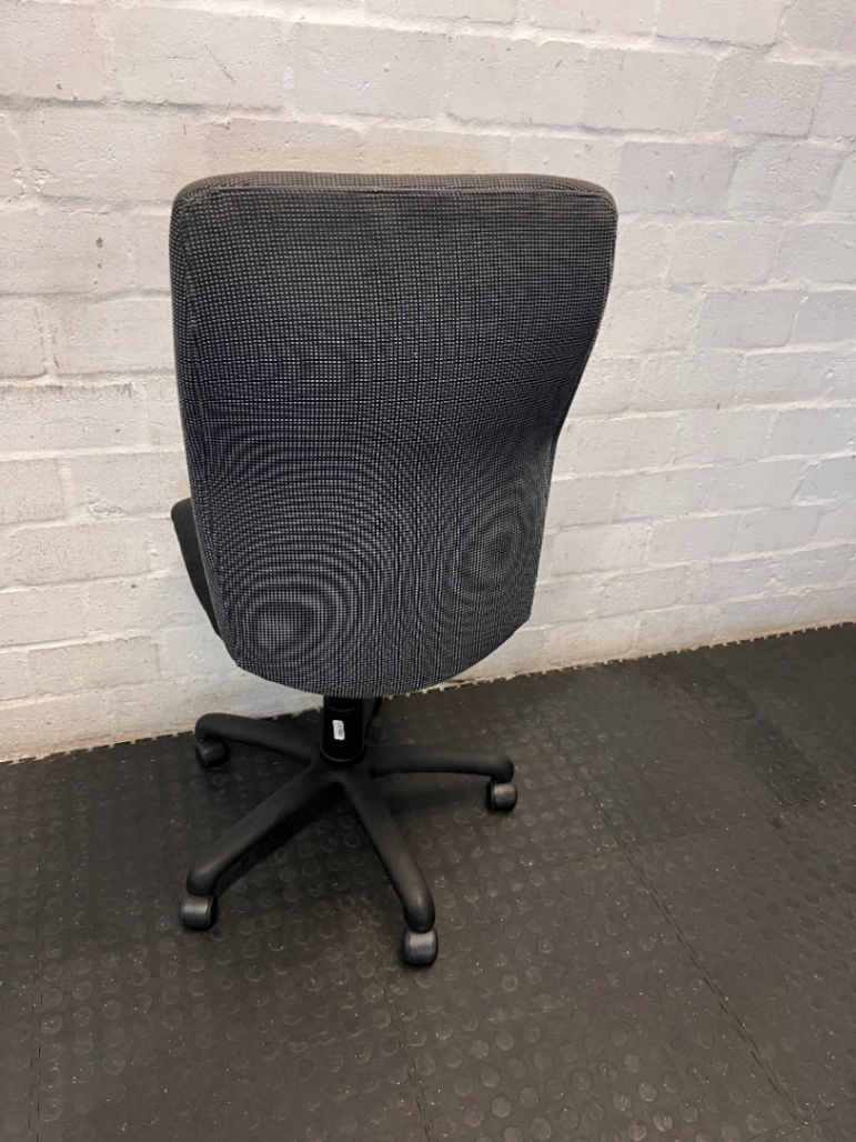 Mid Back Office Chair - Missing Armrests - 2ndhandwarehouse.com