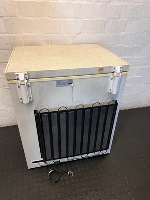 Defy 210L Chest Freezer - Visible Interior Damage - 2ndhandwarehouse.com