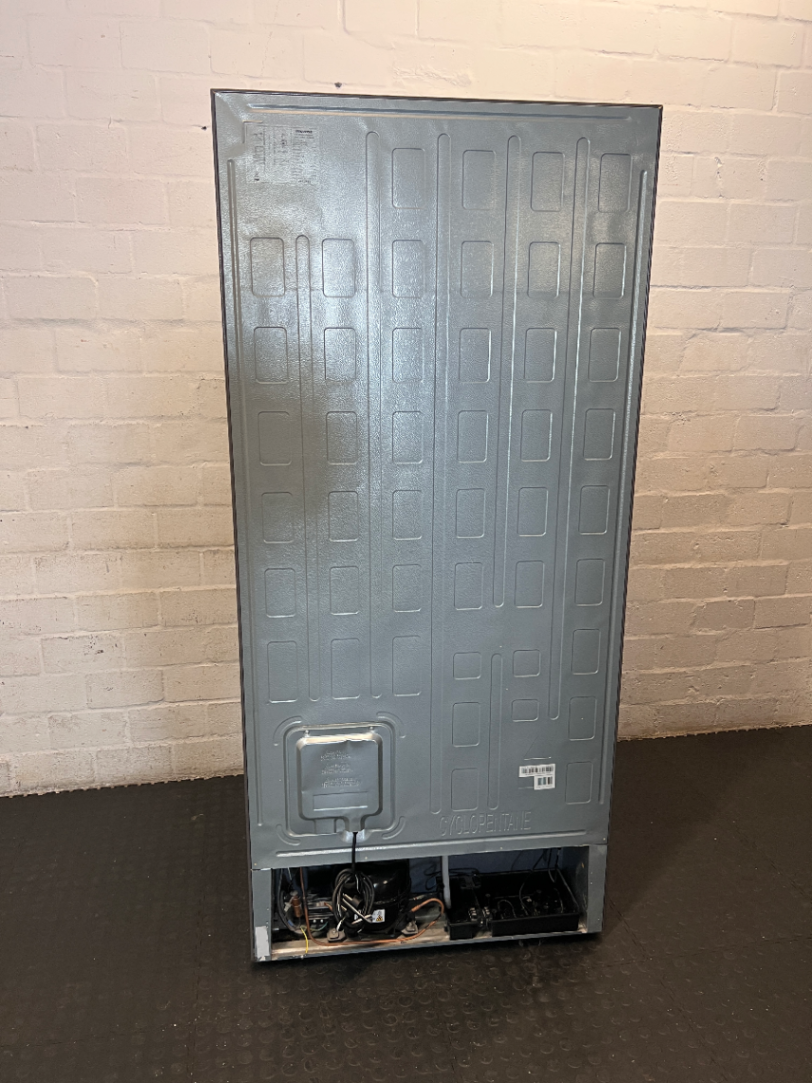 Sleek Silver Hisense Fridge with Water Dispenser - Bottom Freezer - 2ndhandwarehouse.com