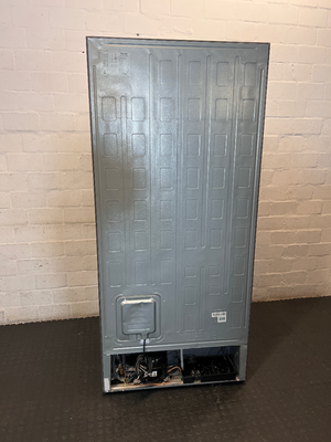 Sleek Silver Hisense Fridge with Water Dispenser - Bottom Freezer - 2ndhandwarehouse.com