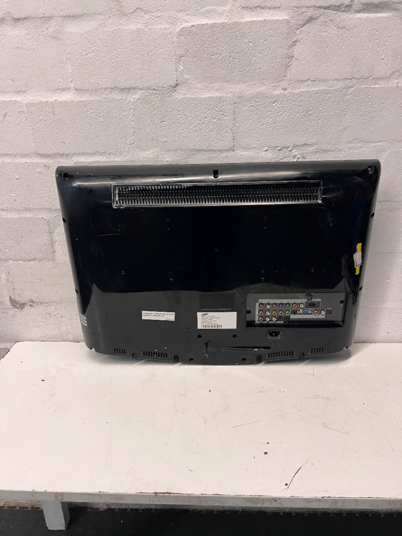 Samsung 29" LCD TV - No Stand, Fair Condition - 2ndhandwarehouse.com