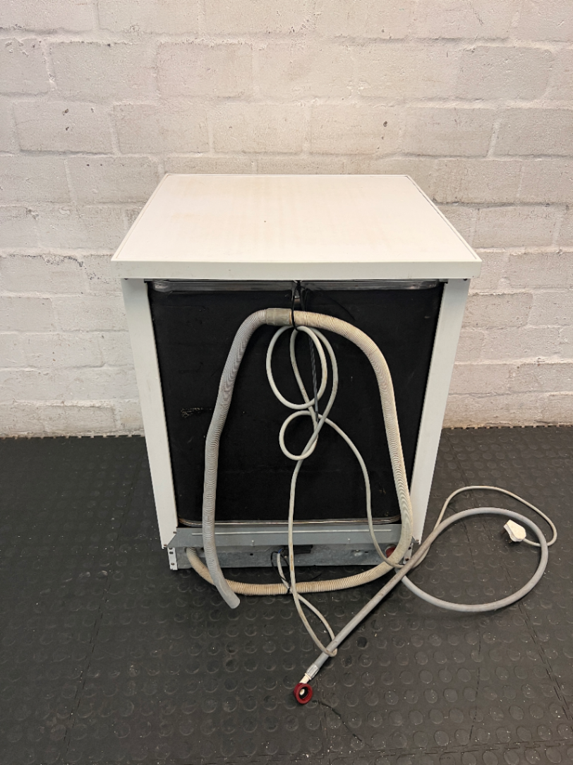 Indesit White Freestanding Dishwasher — Good Working Order - 2ndhandwarehouse.com