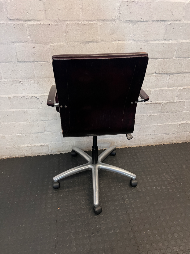 Leather Mid-Back Office Chair with Aluminium Base — Scuffed Arm Rests - Needs Upkeep - 2ndhandwarehouse.com