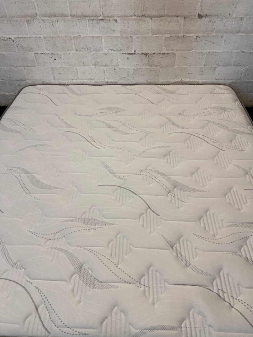 Dunlopillo King Size Go Bluebird Mattress — Clean Condition — Mattress Only - 2ndhandwarehouse.com