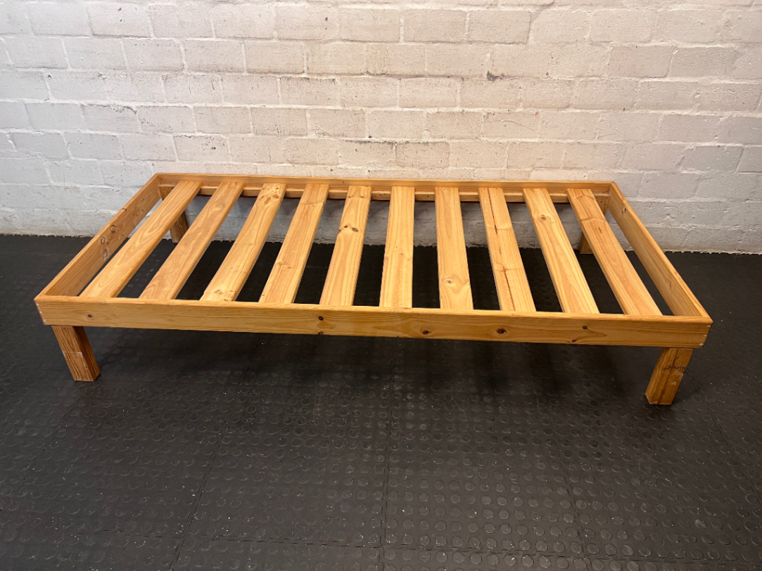 Classic Wooden Slatted Single Bed Frame — Great Condition - 2ndhandwarehouse.com
