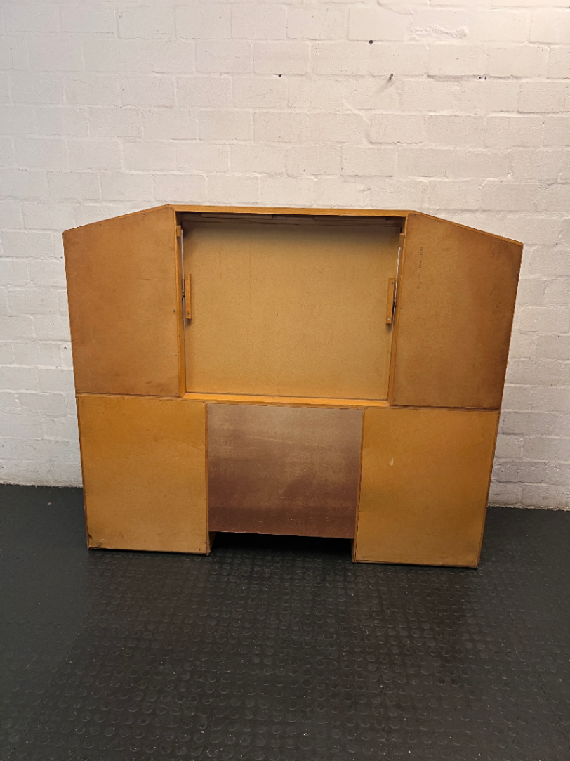 Wooden Dressing Table with Triple Mirror and Six Drawers — Good Working Order - 2ndhandwarehouse.com