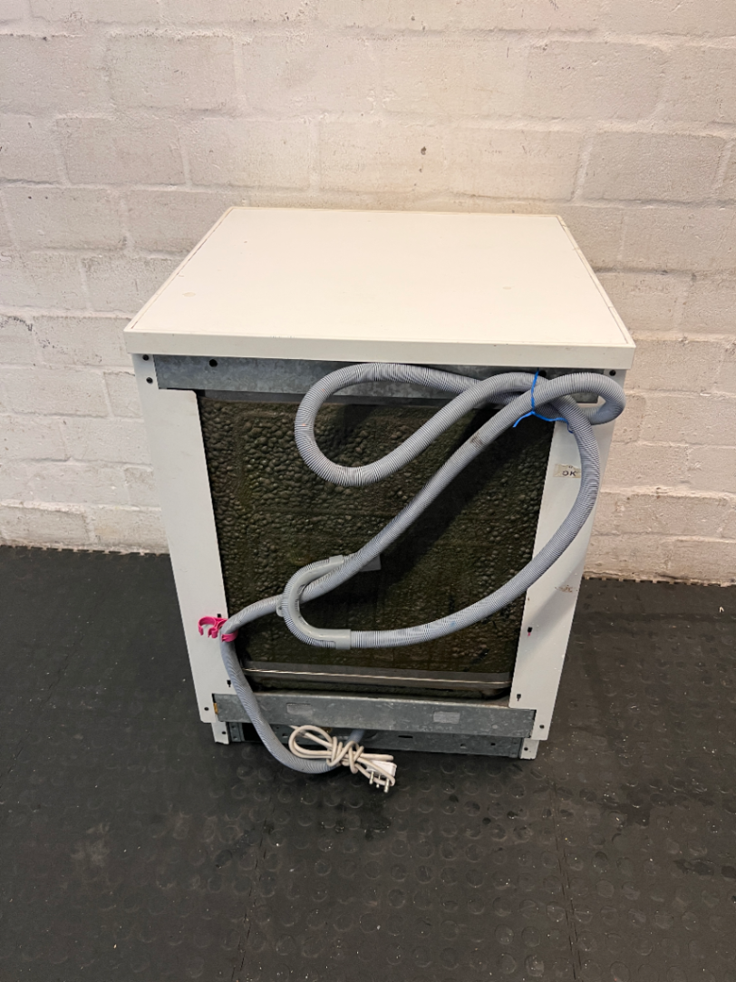 White Bosch Freestanding Dishwasher — Working Order with Damaged Rope - 2ndhandwarehouse.com