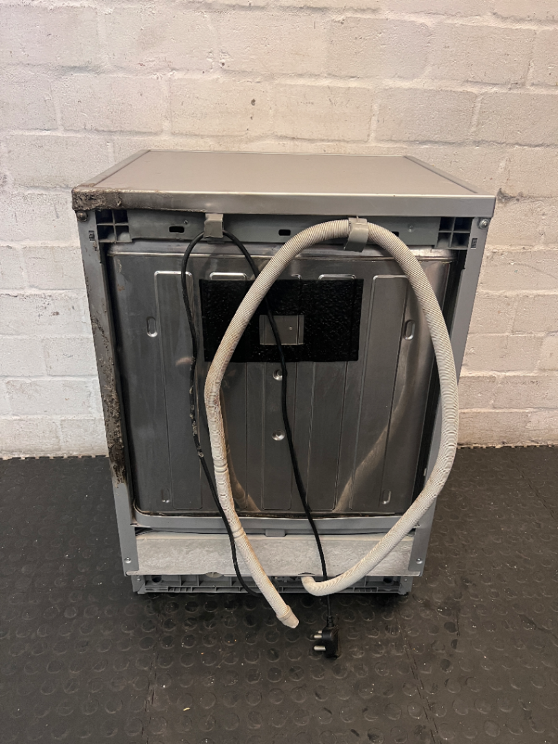 Silver Defy Freestanding Dishwasher — Working Order with Superficial Exterior D - 2ndhandwarehouse.com