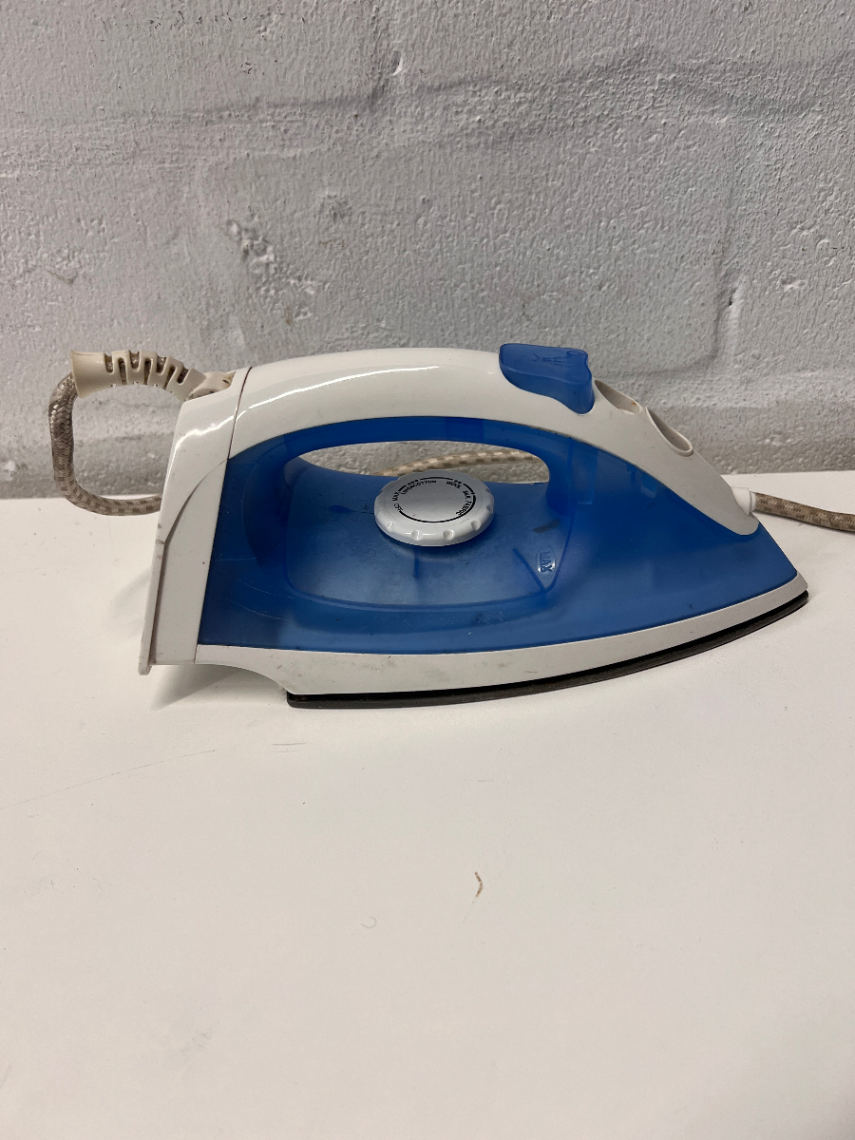 Amber Electric Steam Iron in Blue and White — Working with Fair External Wear - 2ndhandwarehouse.com