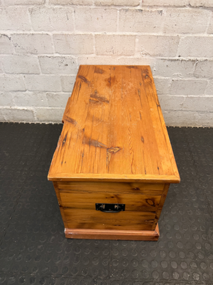 Classic Oregon Pine Kist — Broken Parts and Damaged Hinges