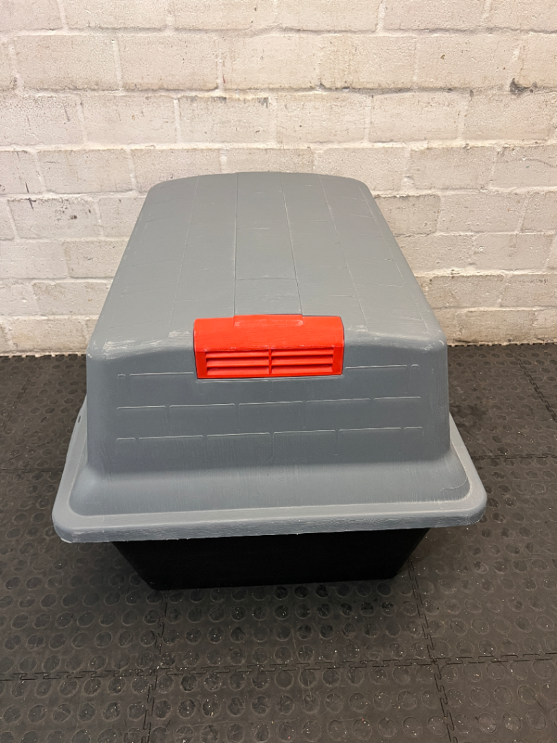 Two-Tone Plastic Dog Kennel with Textured Roof — Fair Used Condition