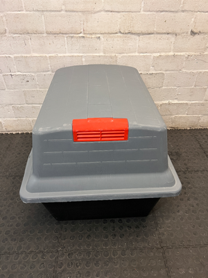Two-Tone Plastic Dog Kennel with Textured Roof — Fair Used Condition