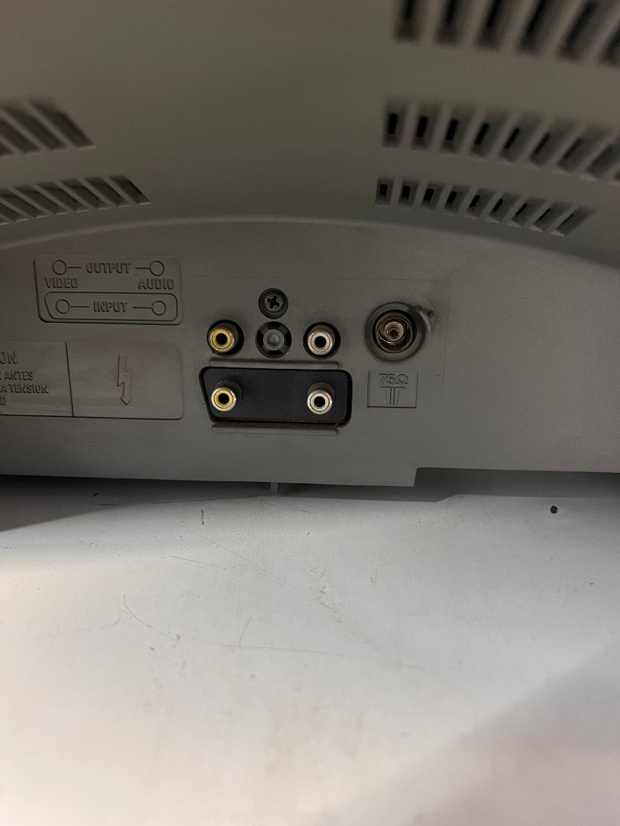 Samsung Plano Silver CRT Television — No Picture Displayed
