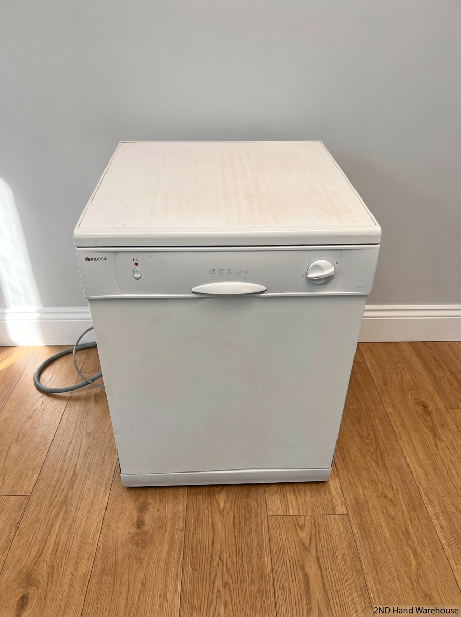 Indesit White Freestanding Dishwasher — Good Working Order - 2ndhandwarehouse.com