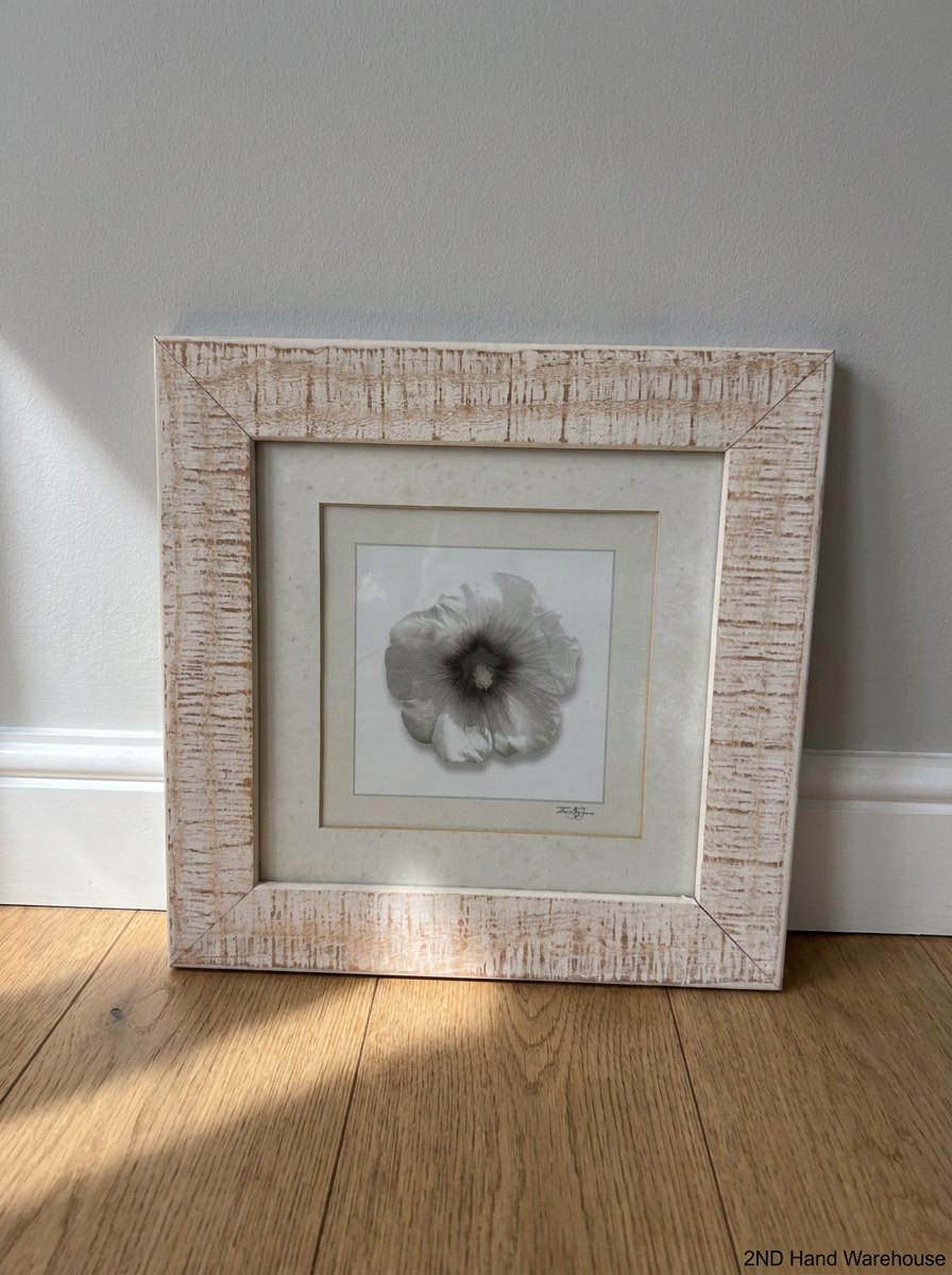 Rustic Whitewashed Square Flower Picture Frame — Good Working Order - 2ndhandwarehouse.com