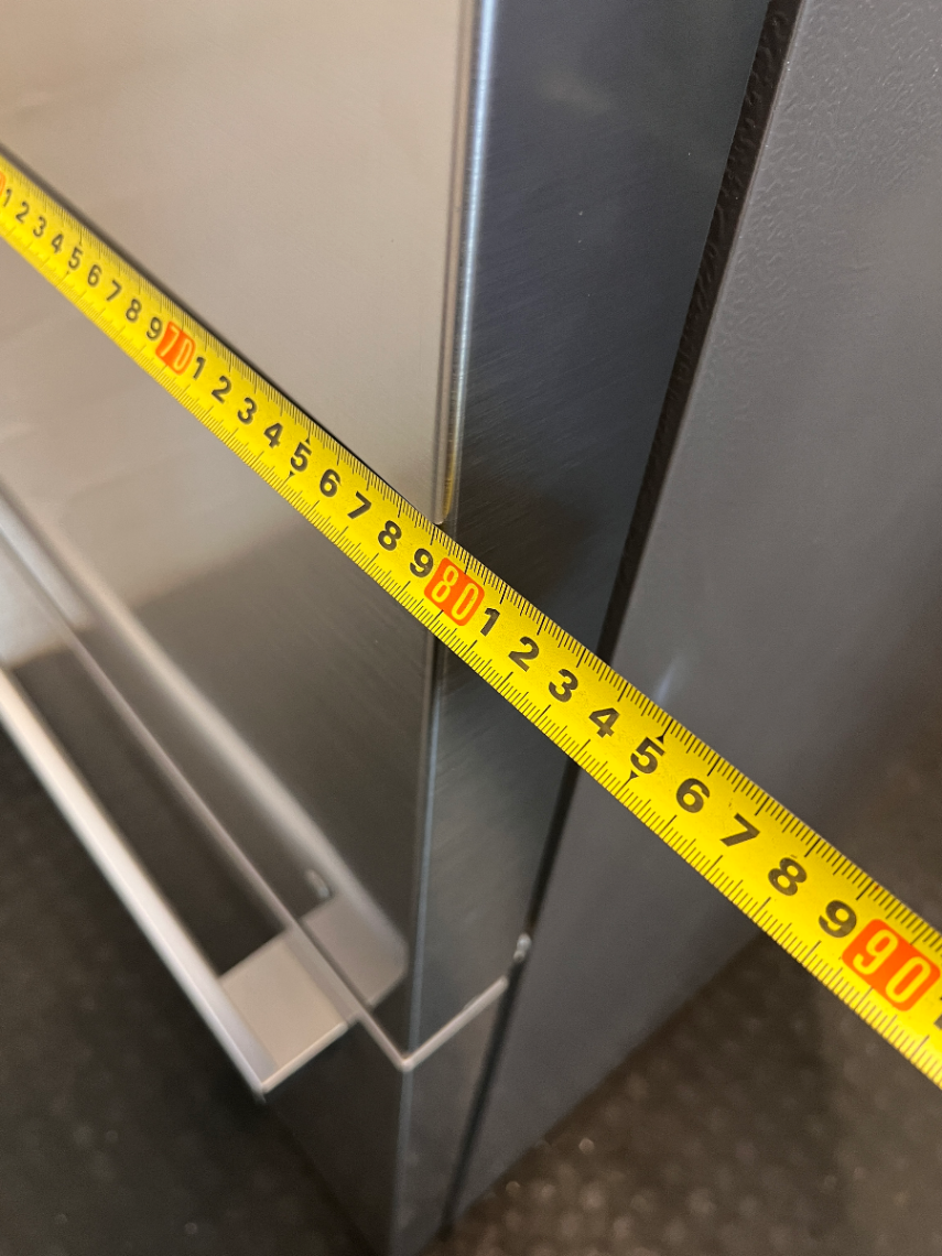 Sleek Silver Hisense Fridge with Water Dispenser - Bottom Freezer - 2ndhandwarehouse.com