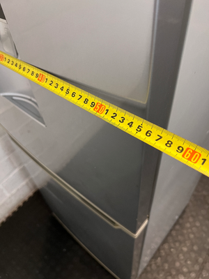 Silver Hisense Fridge Freezer with Water Dispenser — Working Order with Damaged Internal D - 2ndhandwarehouse.com